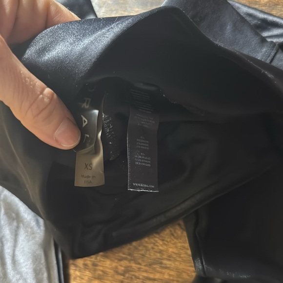 Koral Lustrous High Rise Legging – Black shiny size extra smalll - Picture 4 of 9